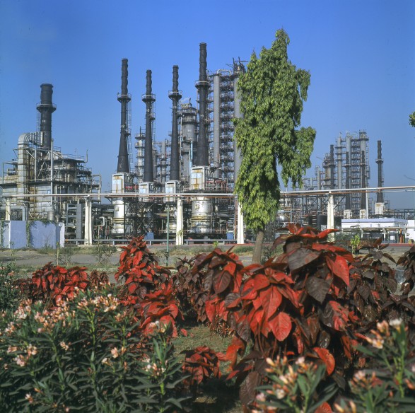 https://rrpcl.com/file_repo/resized_images/876_584/Gujarat-refinery.jpg